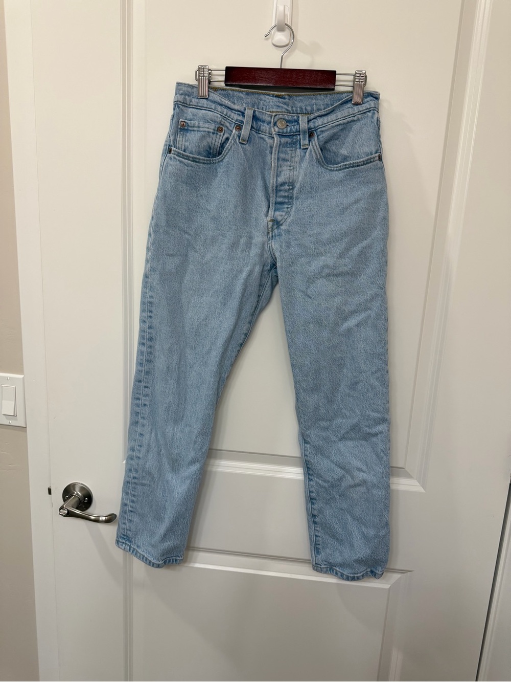 Classic Light Blue Women’s Levi Jeans